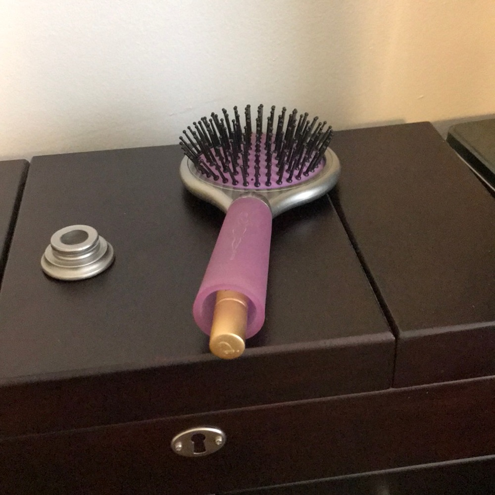 Hairbrush, mirror & lip gloss storage - Picture 3 of 3